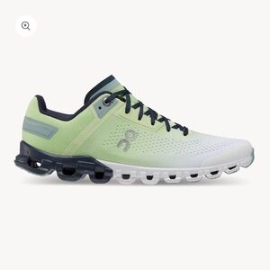On Cloud On Running OC Cloudflow 3.0
'Meadow Green White' Sz 9 brand new no box